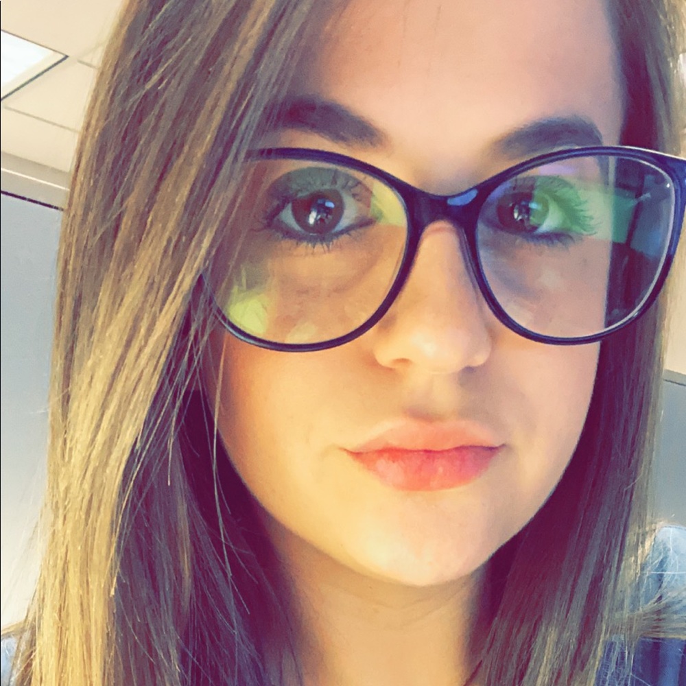 Meet your Posher, Andrea